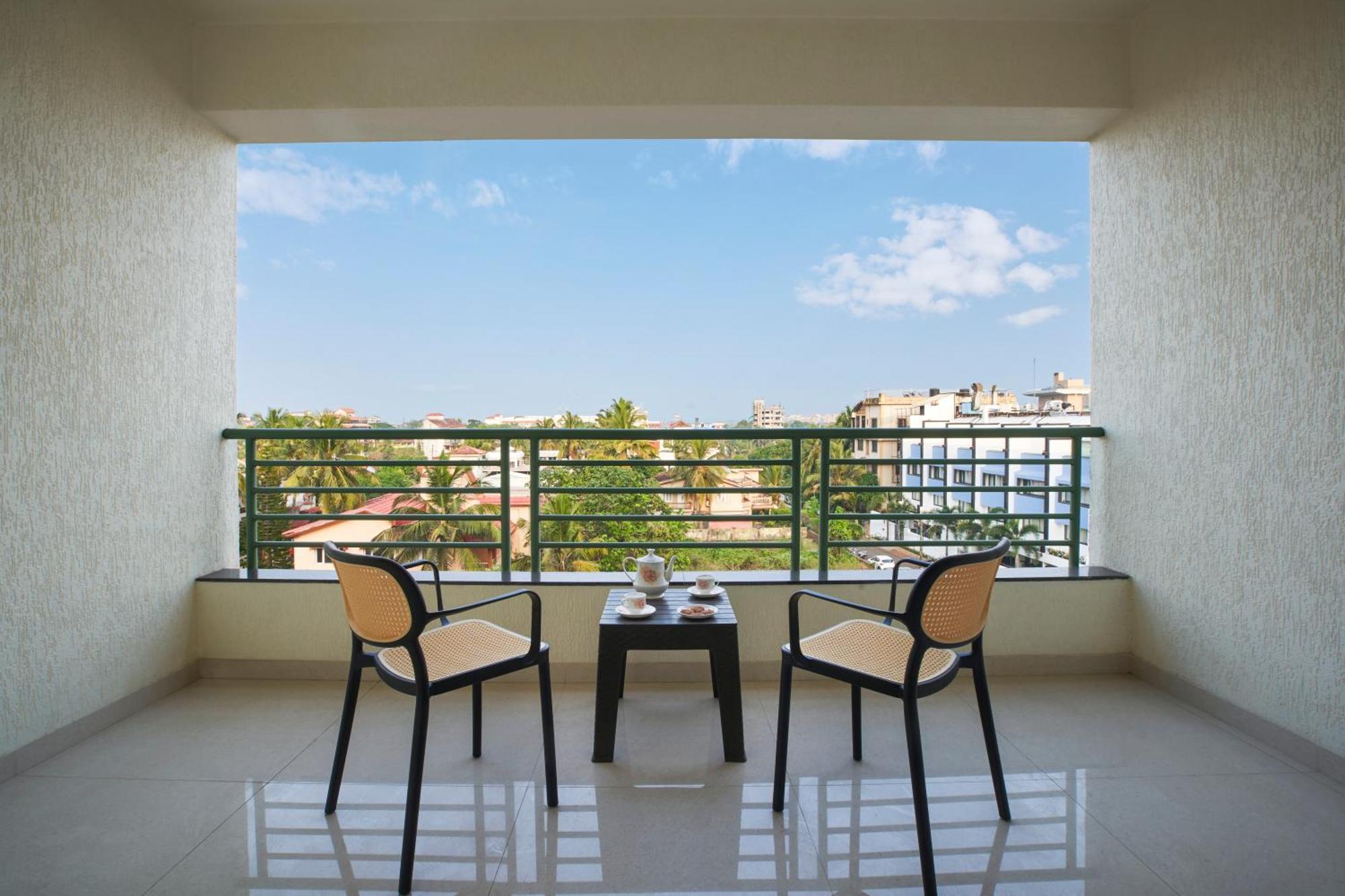 Grandeur Stays Panaji Bagian luar foto